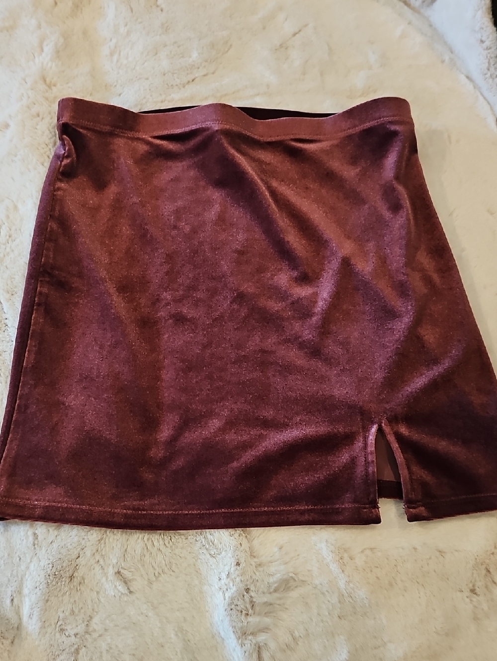 Forever 21 Women’s Stretch Velvet Mini Skirt - Wine